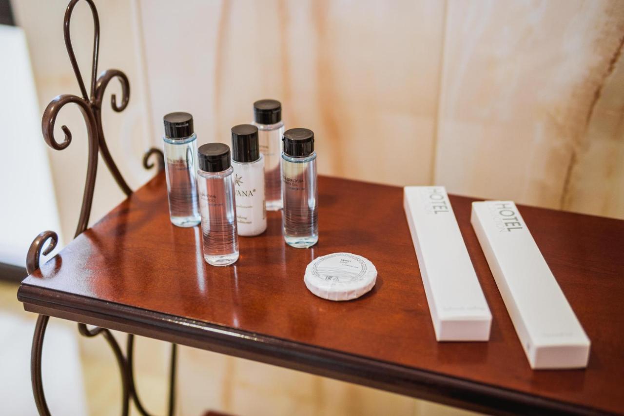 Leon Boutique Hotel スフミ エクステリア 写真