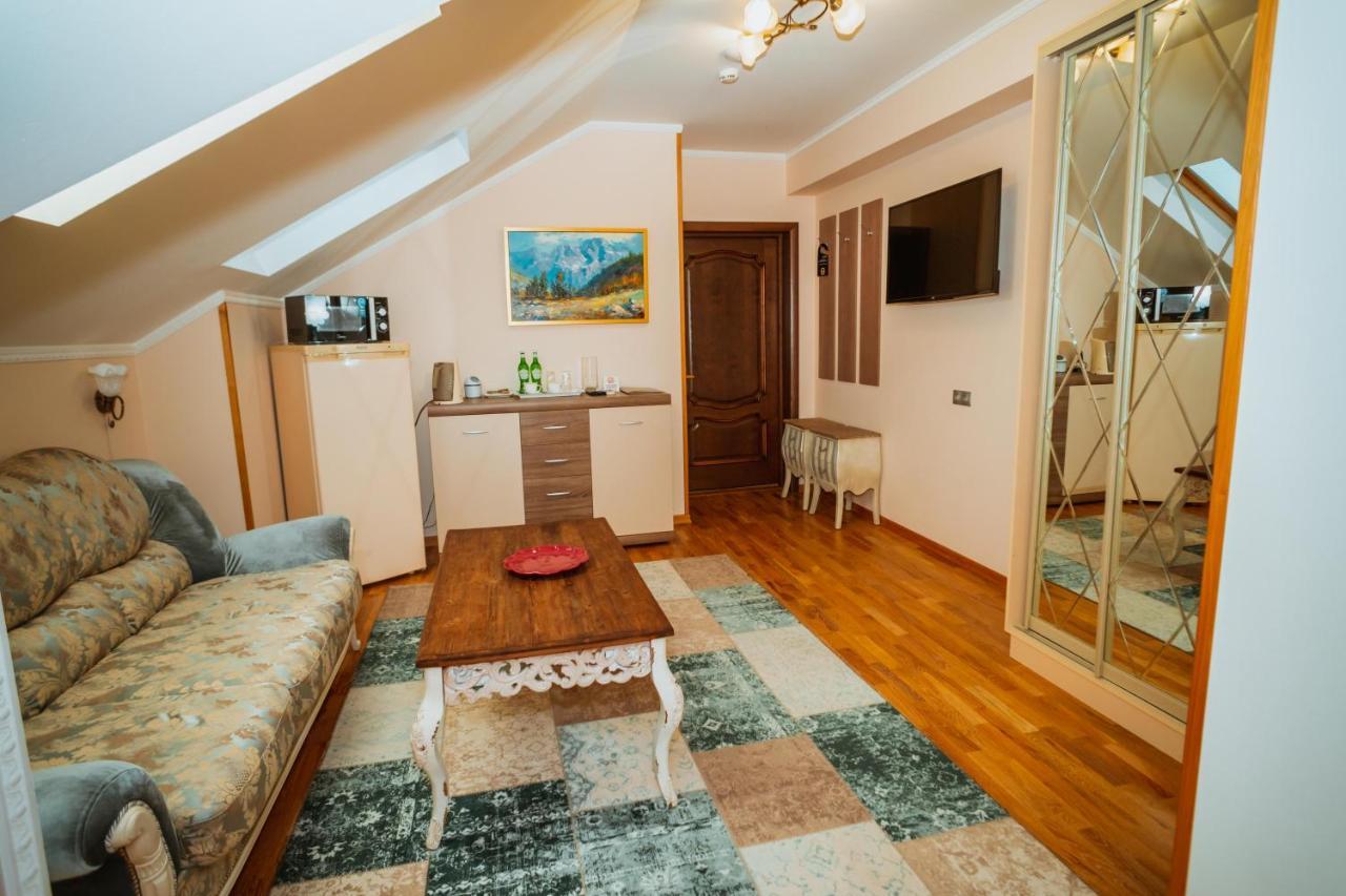 Leon Boutique Hotel スフミ エクステリア 写真